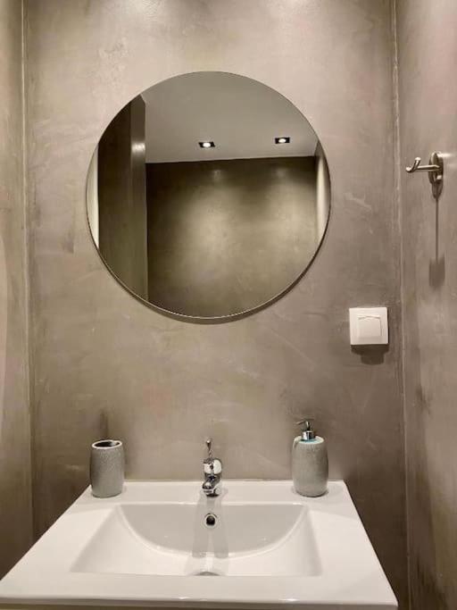 A Place 4U No10 - Garden-Level Getaway 2 Bedroom 2 Bathroom Apartment With Yard Athén Kültér fotó