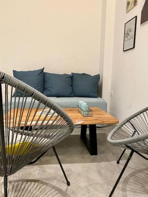 A Place 4U No10 - Garden-Level Getaway 2 Bedroom 2 Bathroom Apartment With Yard Athén Kültér fotó